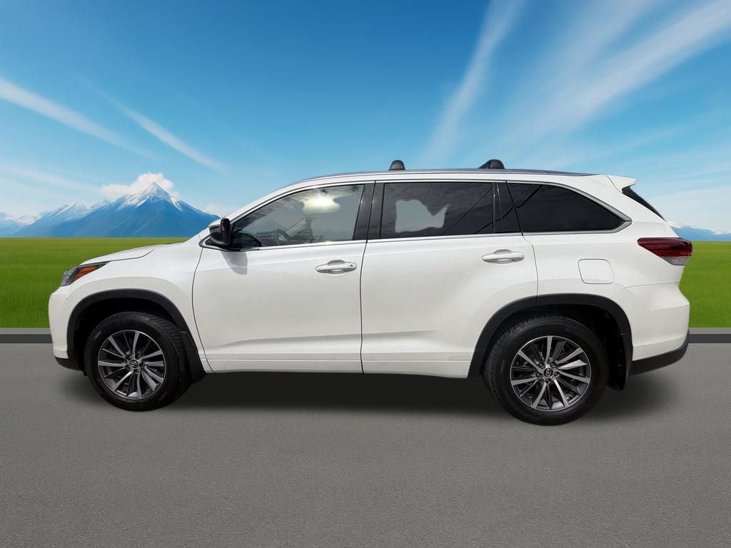 Used 2018 Toyota Highlander XLE AWD/4WD image 2
