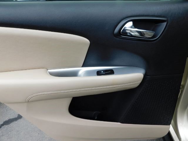 Used 2011 Dodge Journey Mainstreet w/ Flexible Seating Group image 13