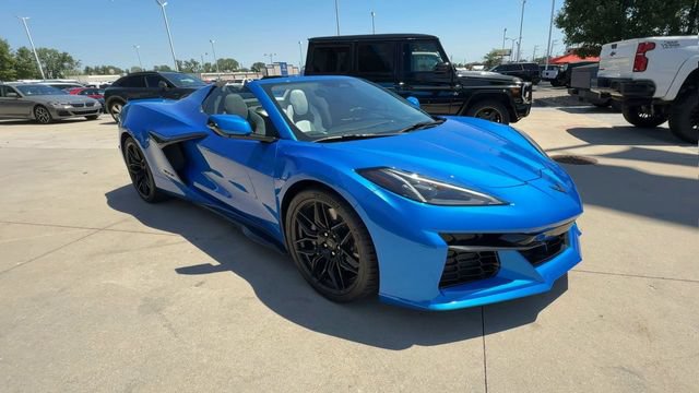 Used 2025 Chevrolet Corvette Z06 RWD image 2