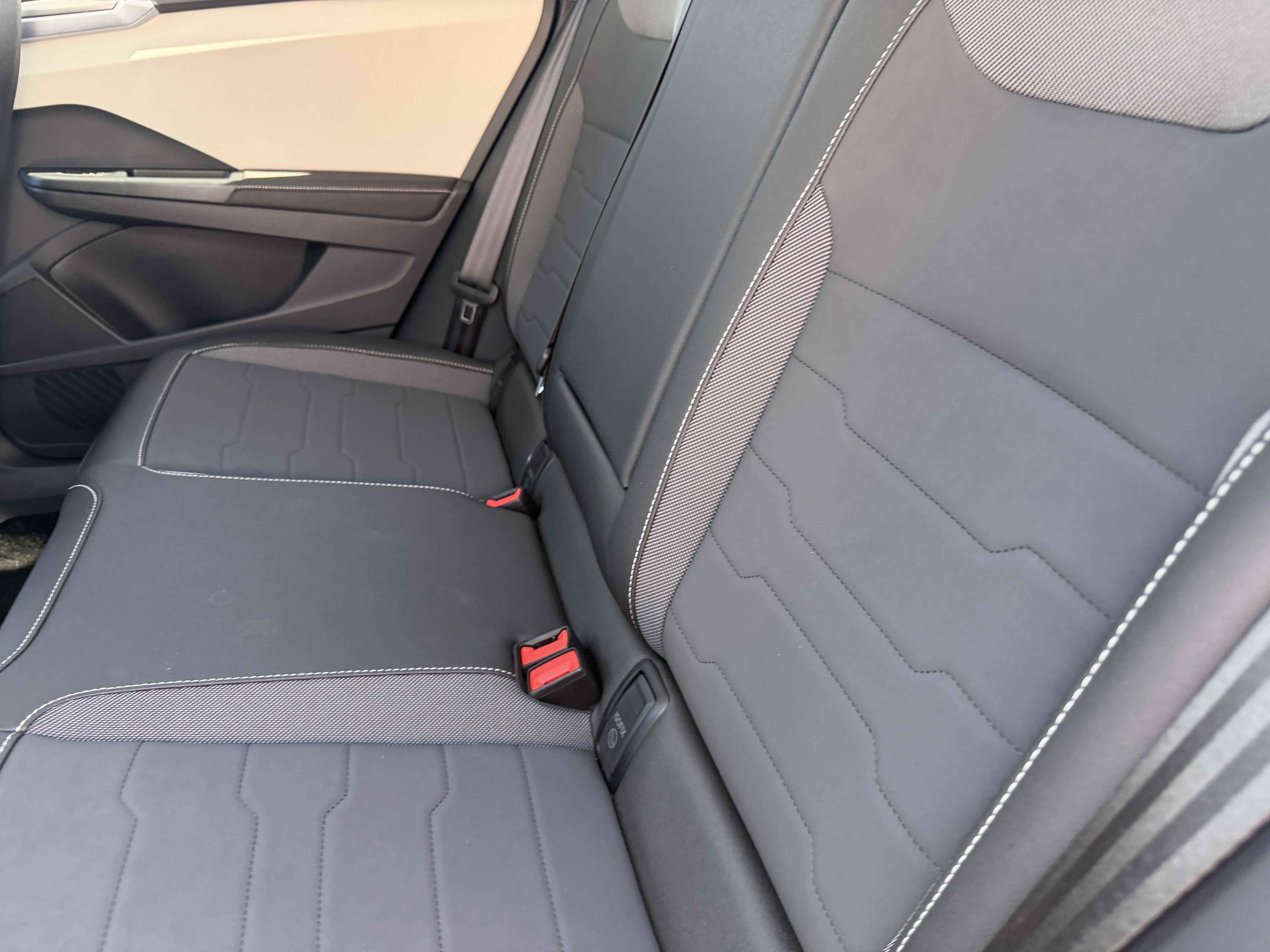 Used 2025 Volkswagen Taos SE image 15