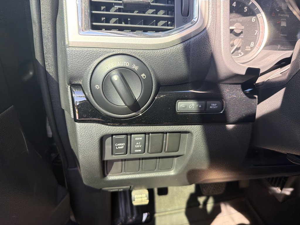 Used 2021 Nissan Titan SV w/ SV Convenience Package AWD/4WD image 18