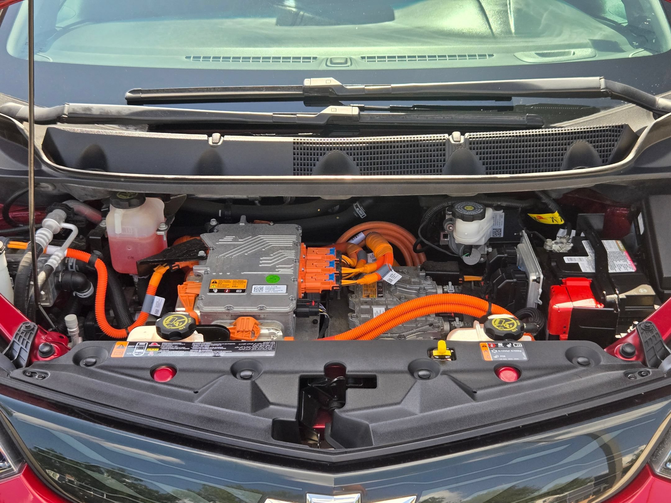 Used 2019 Chevrolet Bolt Premier w/ Infotainment Package FWD image 34