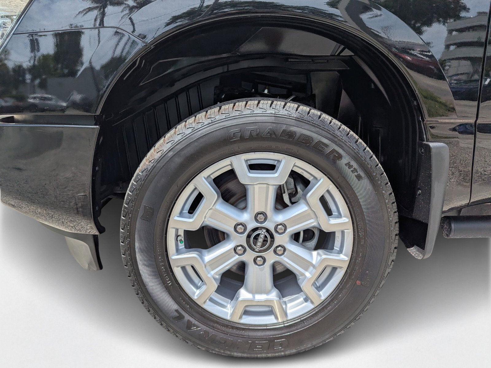 Certified 2023 Nissan Titan SV w/ SV Convenience Package AWD/4WD image 9