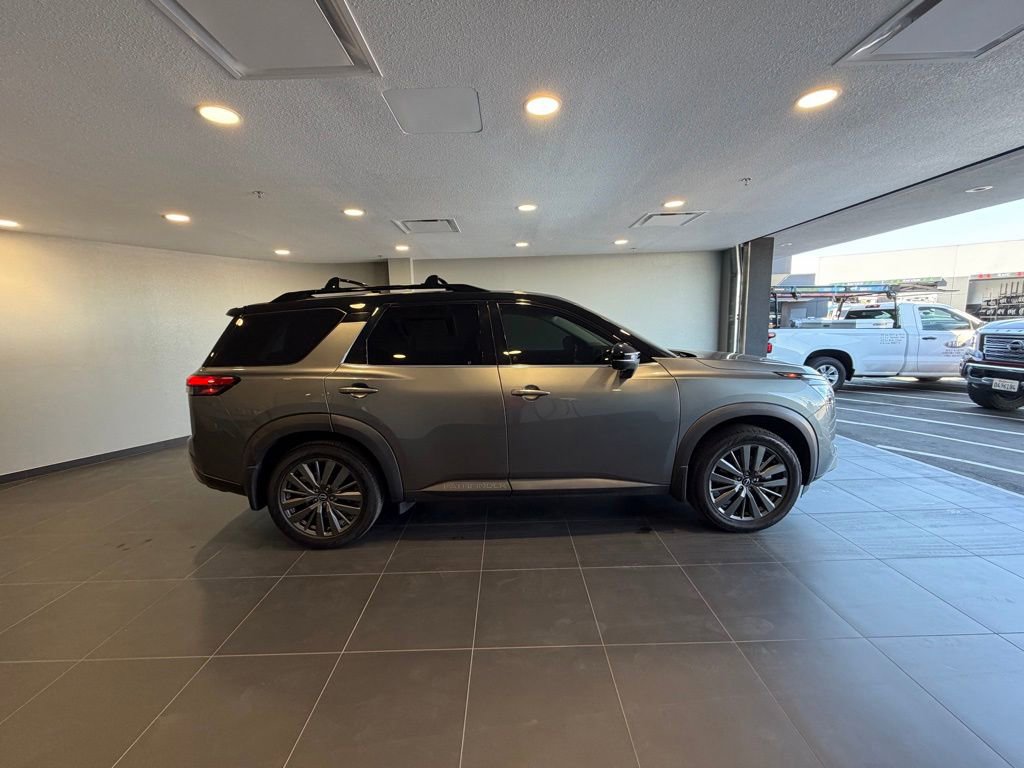 Used 2022 Nissan Pathfinder SL w/ SL Premium Package image 4