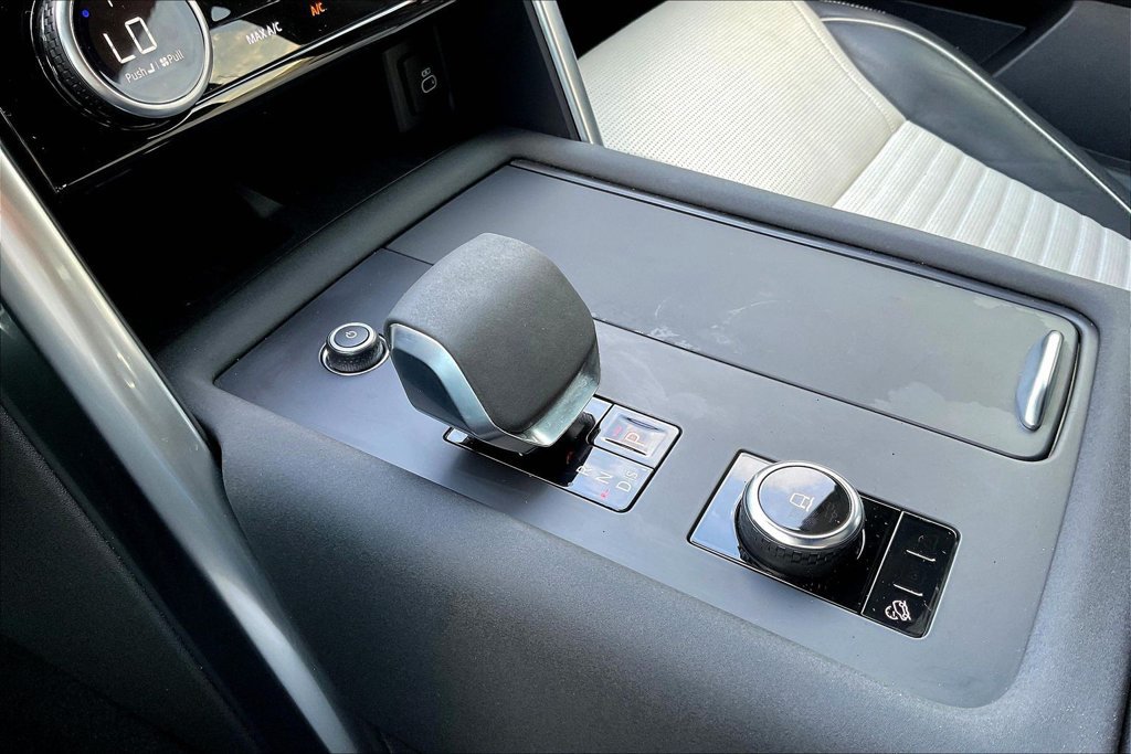Used 2023 Land Rover Discovery HSE R-Dynamic AWD/4WD image 17