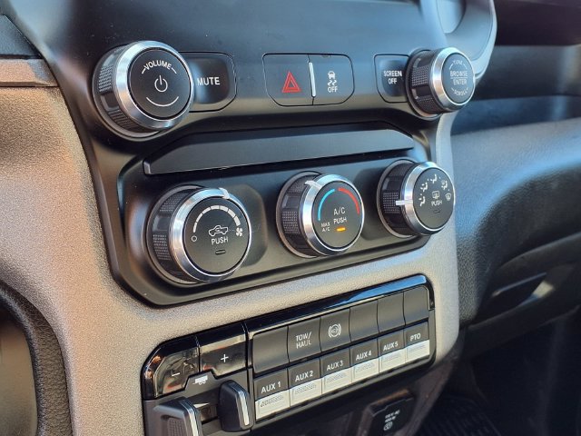Used 2024 RAM 5500 Tradesman w/ Chrome Appearance Group AWD/4WD image 8
