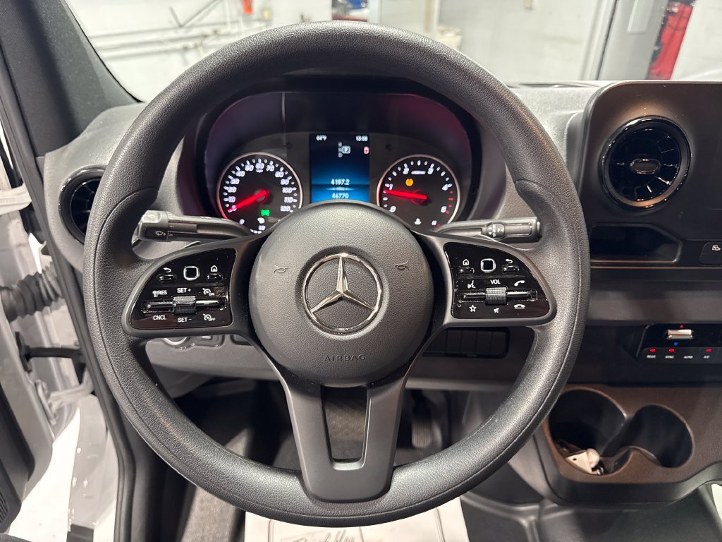 Used 2024 Mercedes-Benz Sprinter 2500 image 5