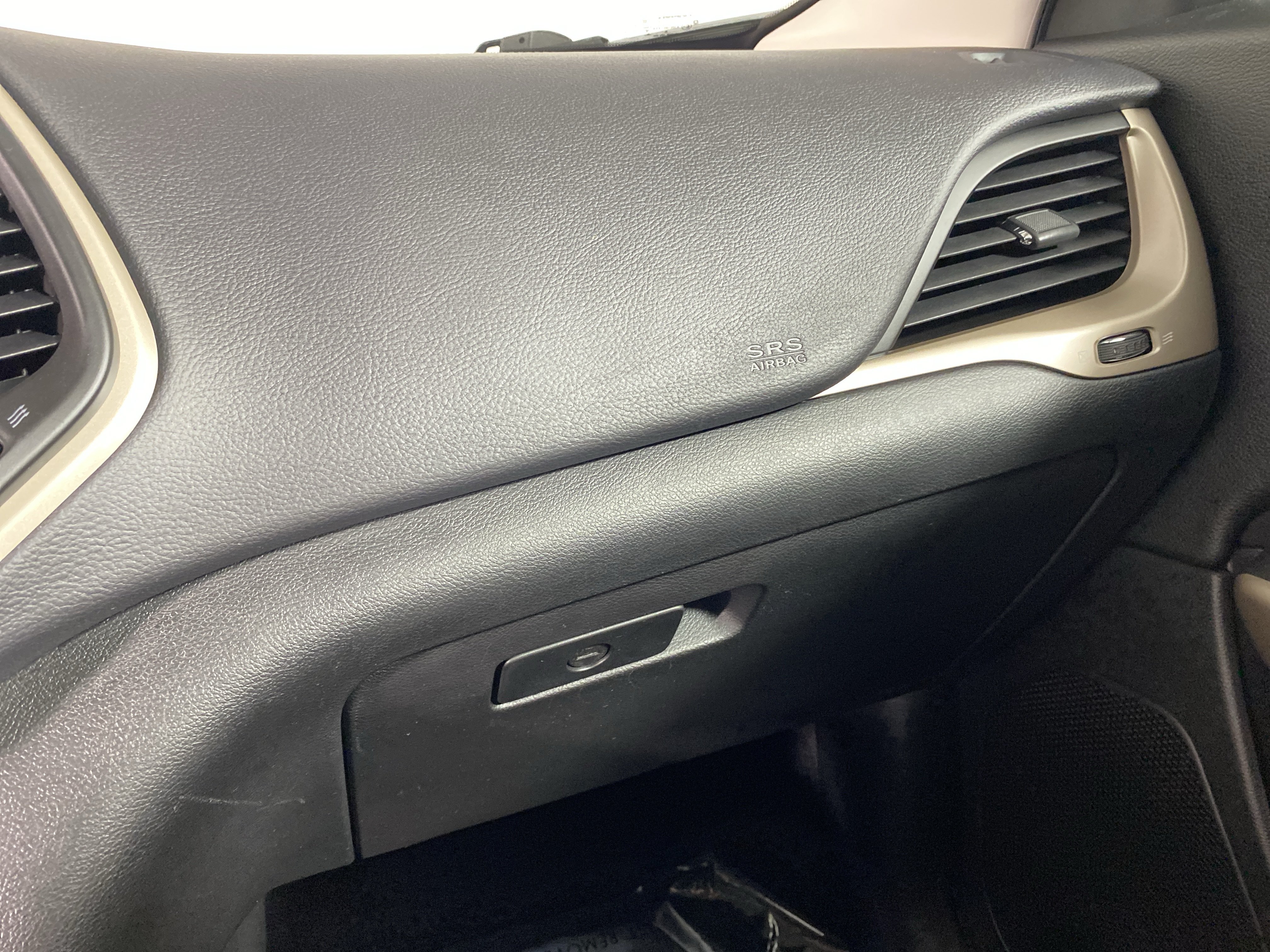Used 2018 Jeep Cherokee Latitude w/ Safety Group AWD/4WD image 28