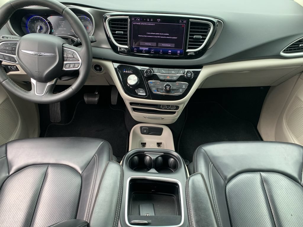 Used 2023 Chrysler Pacifica Touring-L FWD image 24