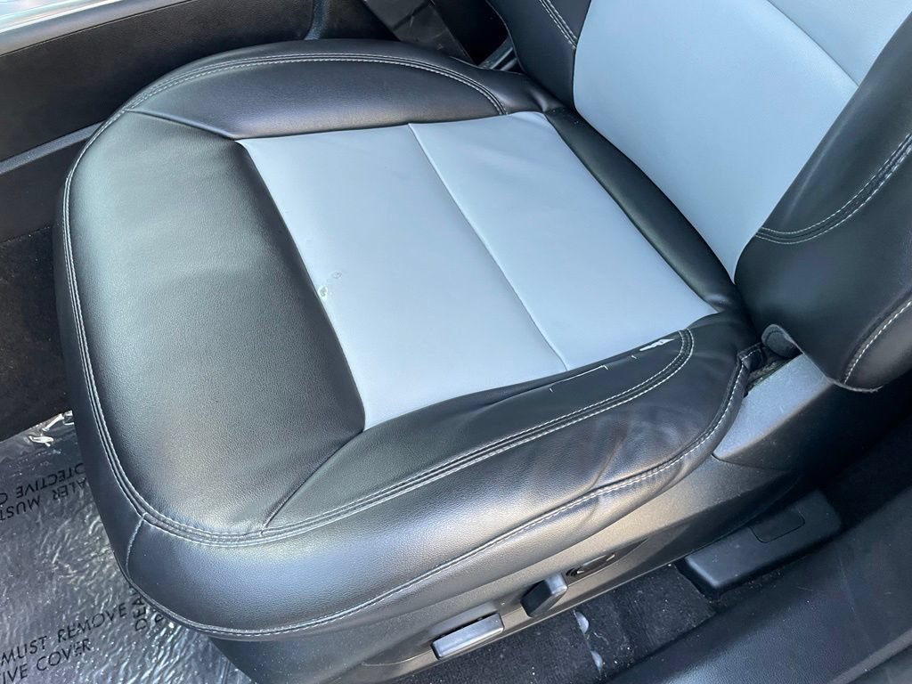 Used 2022 Ford Explorer XLT w/ Equipment Group 202A AWD/4WD image 25
