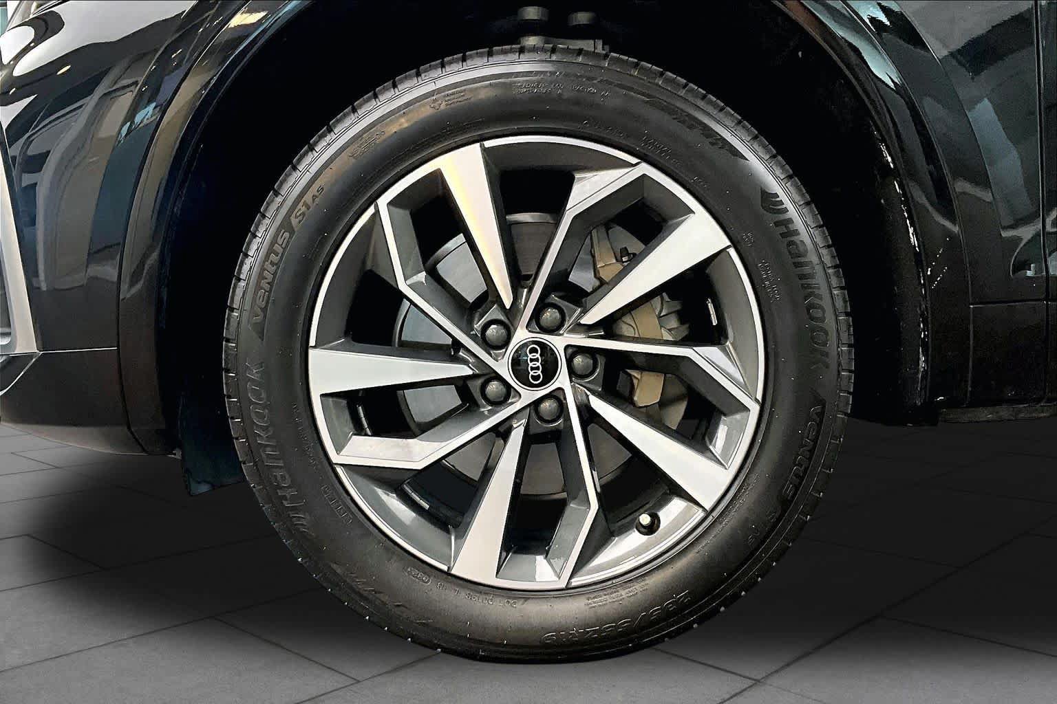 Used 2023 Audi Q5 2.0T Premium Plus w/ Premium Plus Package AWD/4WD image 11