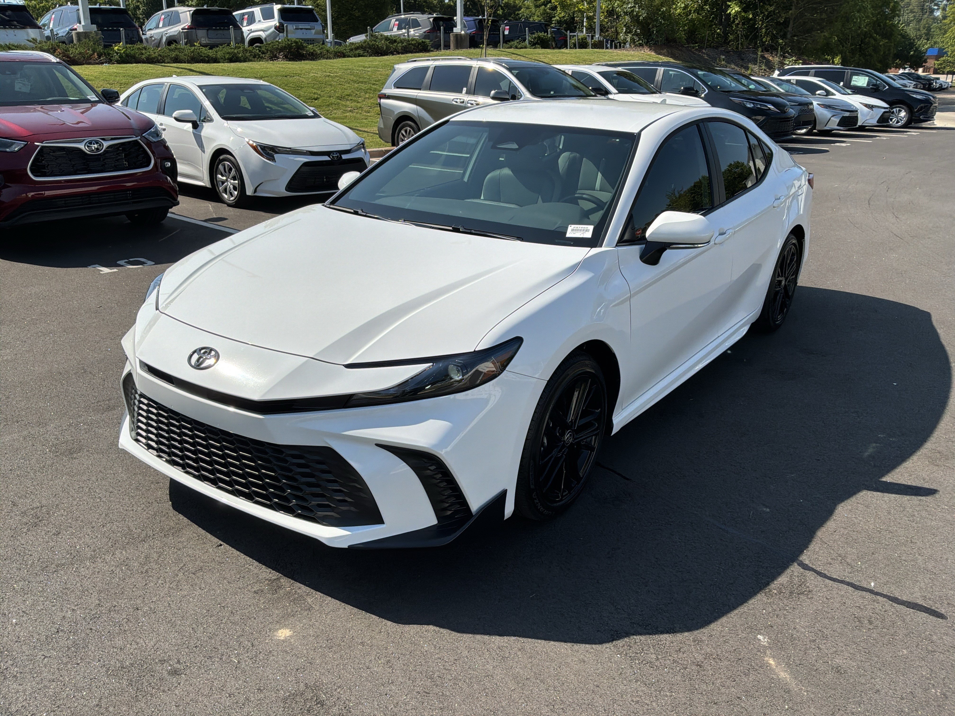Used 2026 Toyota Camry SE w/ Convenience Package FWD image 5