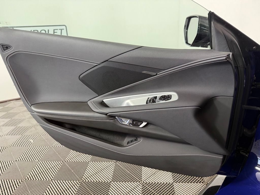 Used 2025 Chevrolet Corvette Z06 RWD image 15
