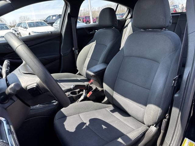 Used 2017 Chevrolet Cruze LT w/ Convenience Package image 18
