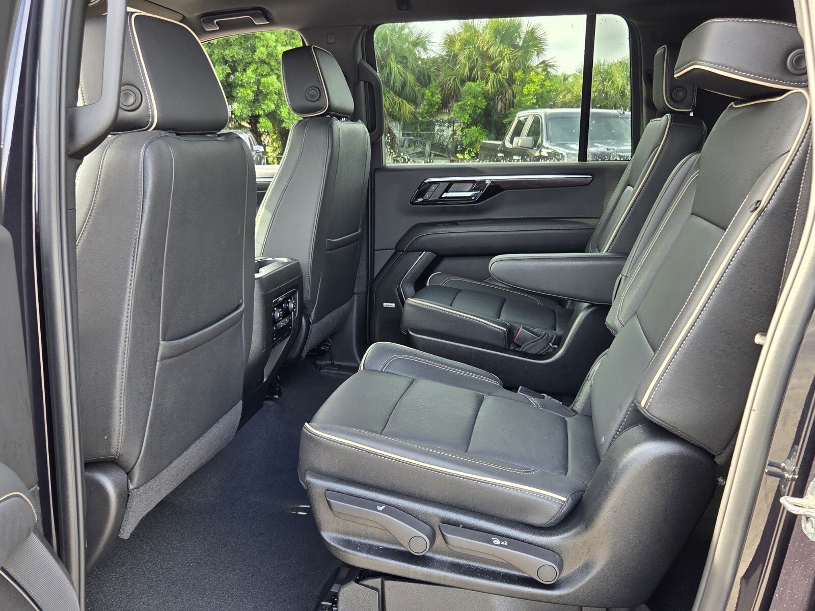 Used 2026 Chevrolet Suburban Premier AWD/4WD image 10