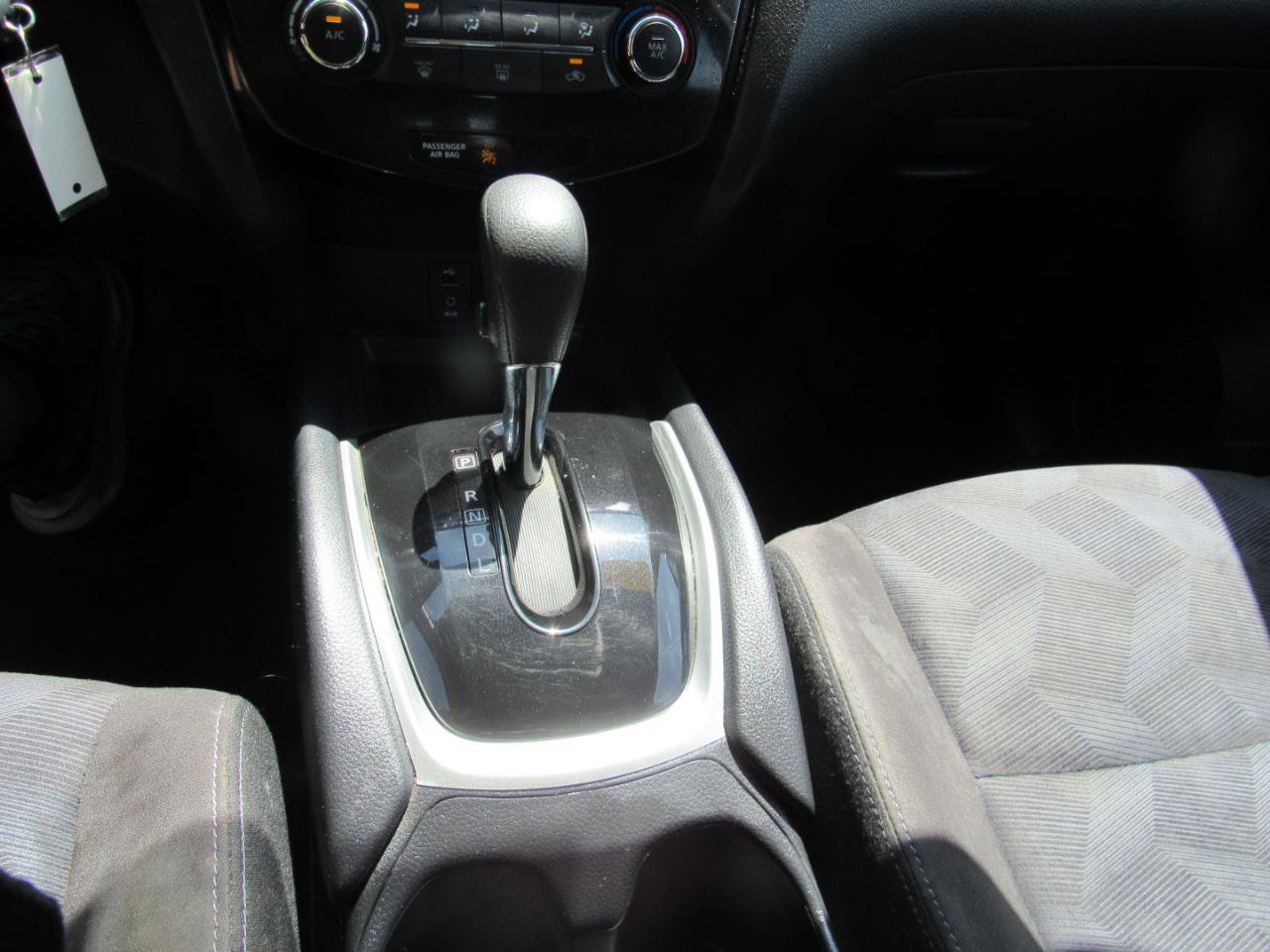 Used 2015 Nissan Rogue S AWD/4WD image 25