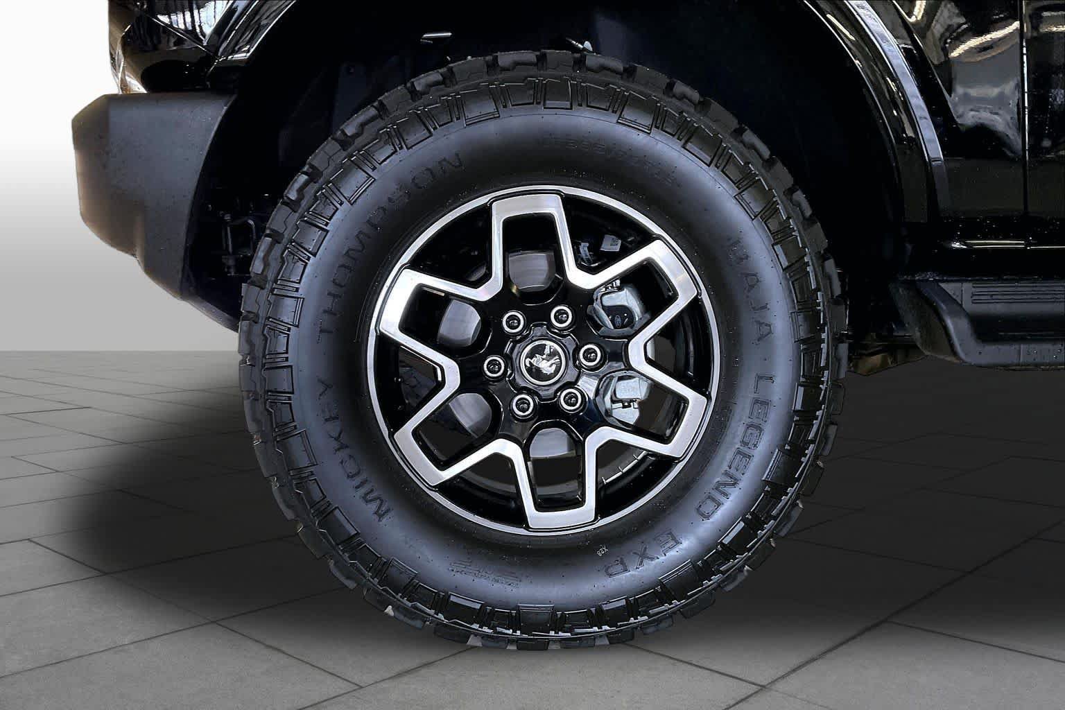 Used 2025 Ford Bronco Outer Banks AWD/4WD image 9