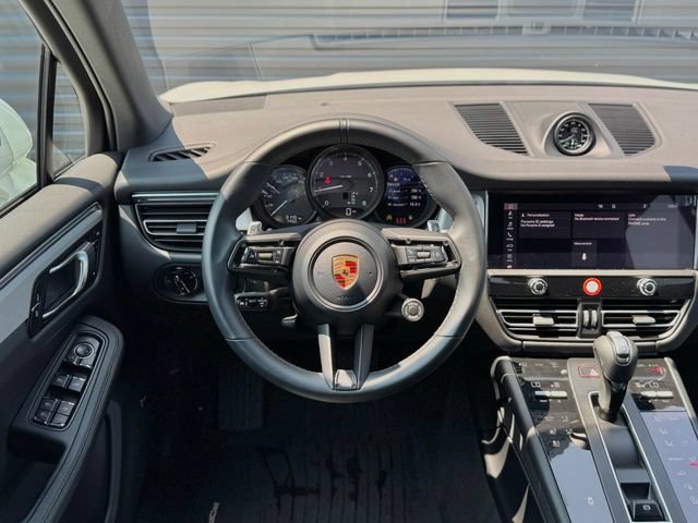 Certified 2026 Porsche Macan AWD/4WD image 19