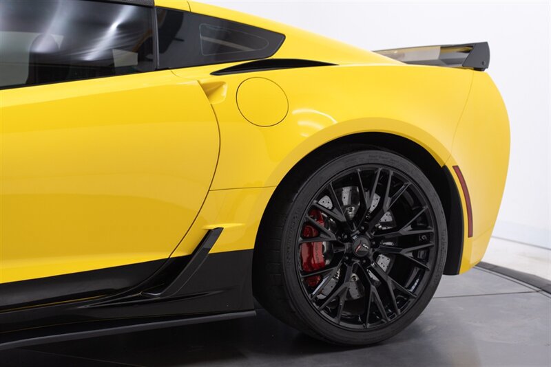 Used 2018 Chevrolet Corvette Z06 RWD image 32