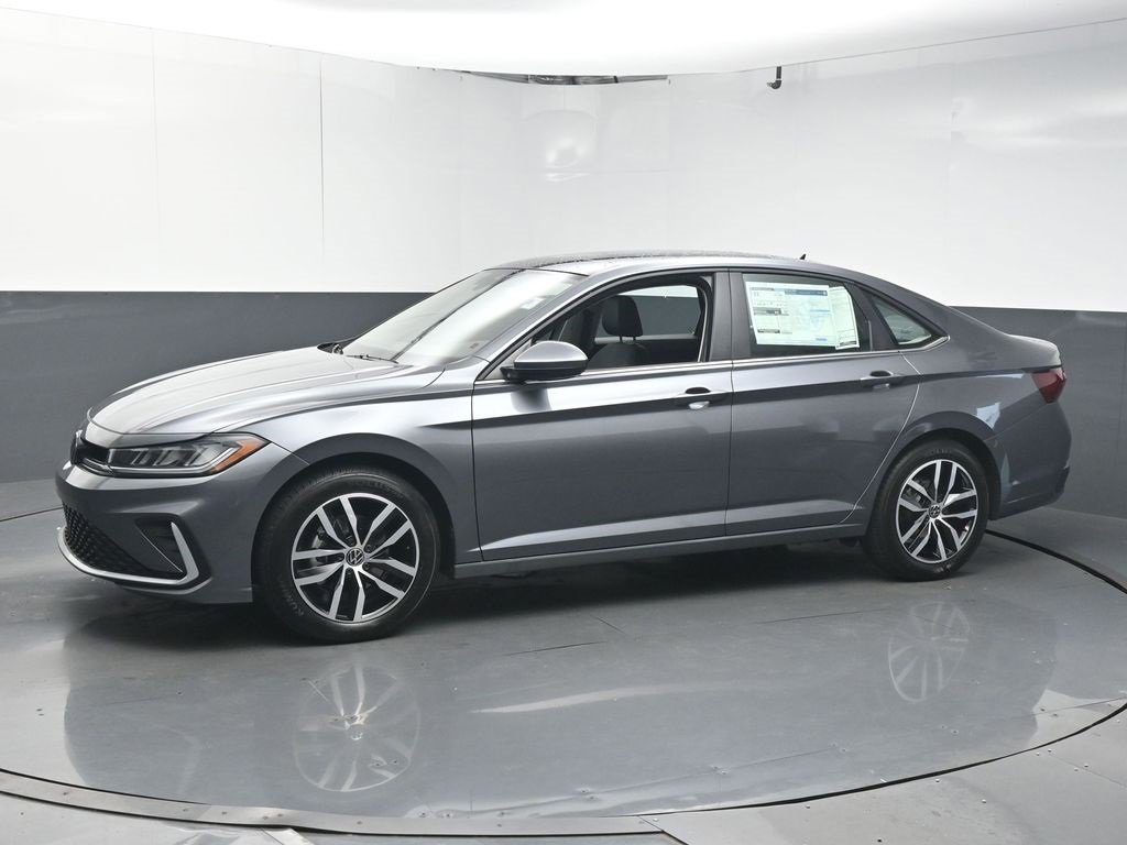 Used 2025 Volkswagen Jetta SE image 4