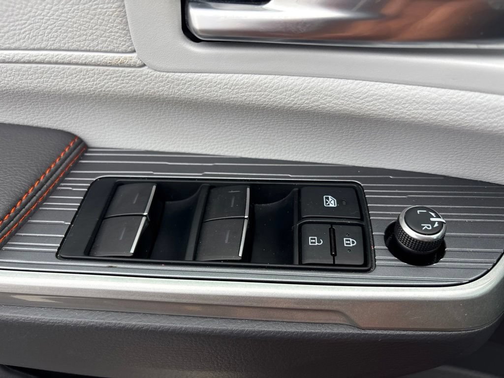 Used 2021 Toyota Sienna XSE FWD image 16