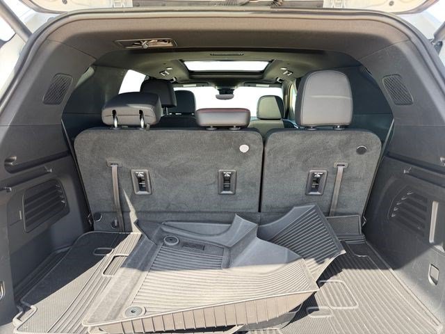 Used 2024 Chevrolet Traverse Z71 w/ Enhanced Driving Package AWD/4WD image 18