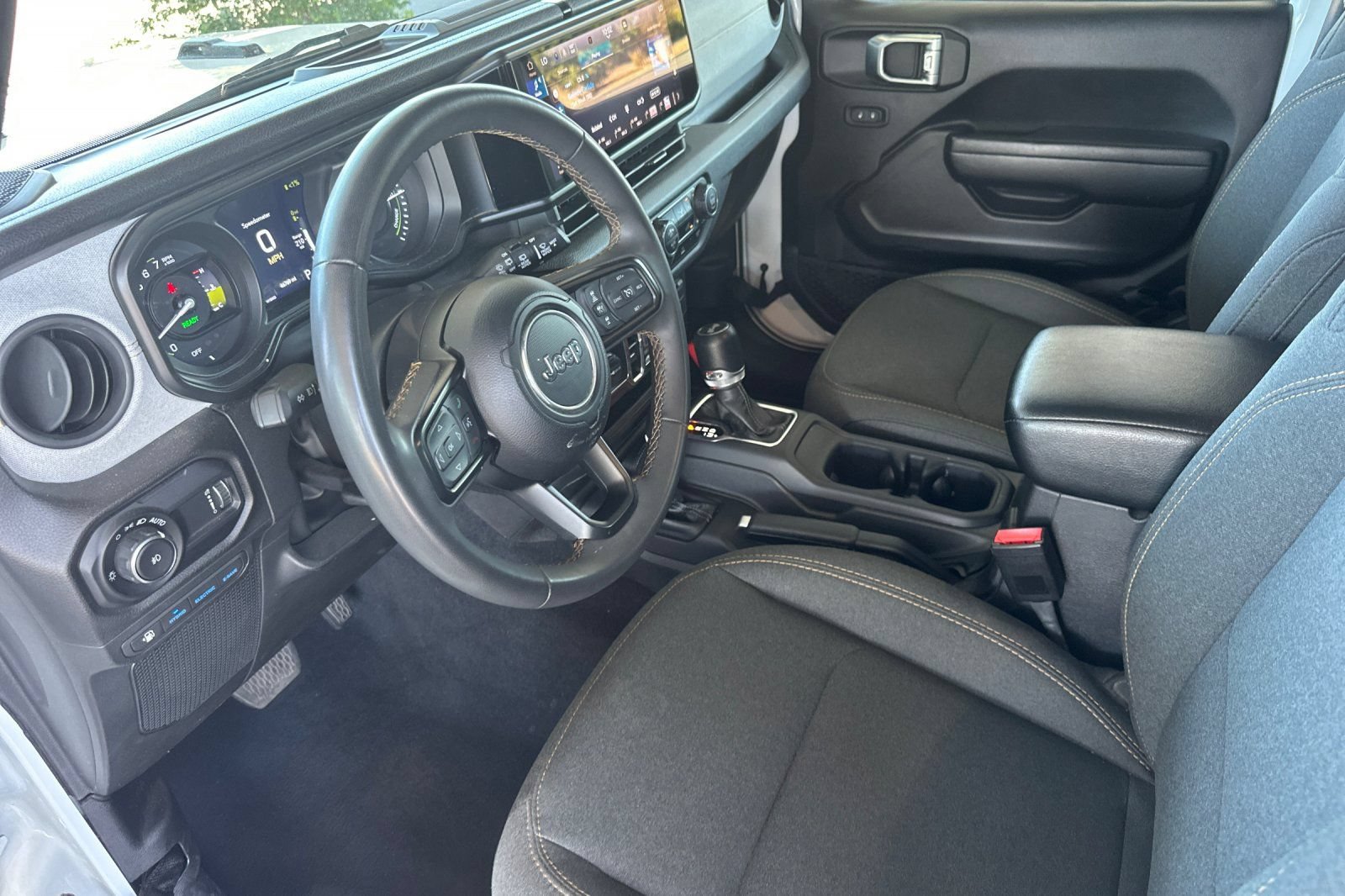 Used 2024 Jeep Wrangler Unlimited AWD/4WD image 5