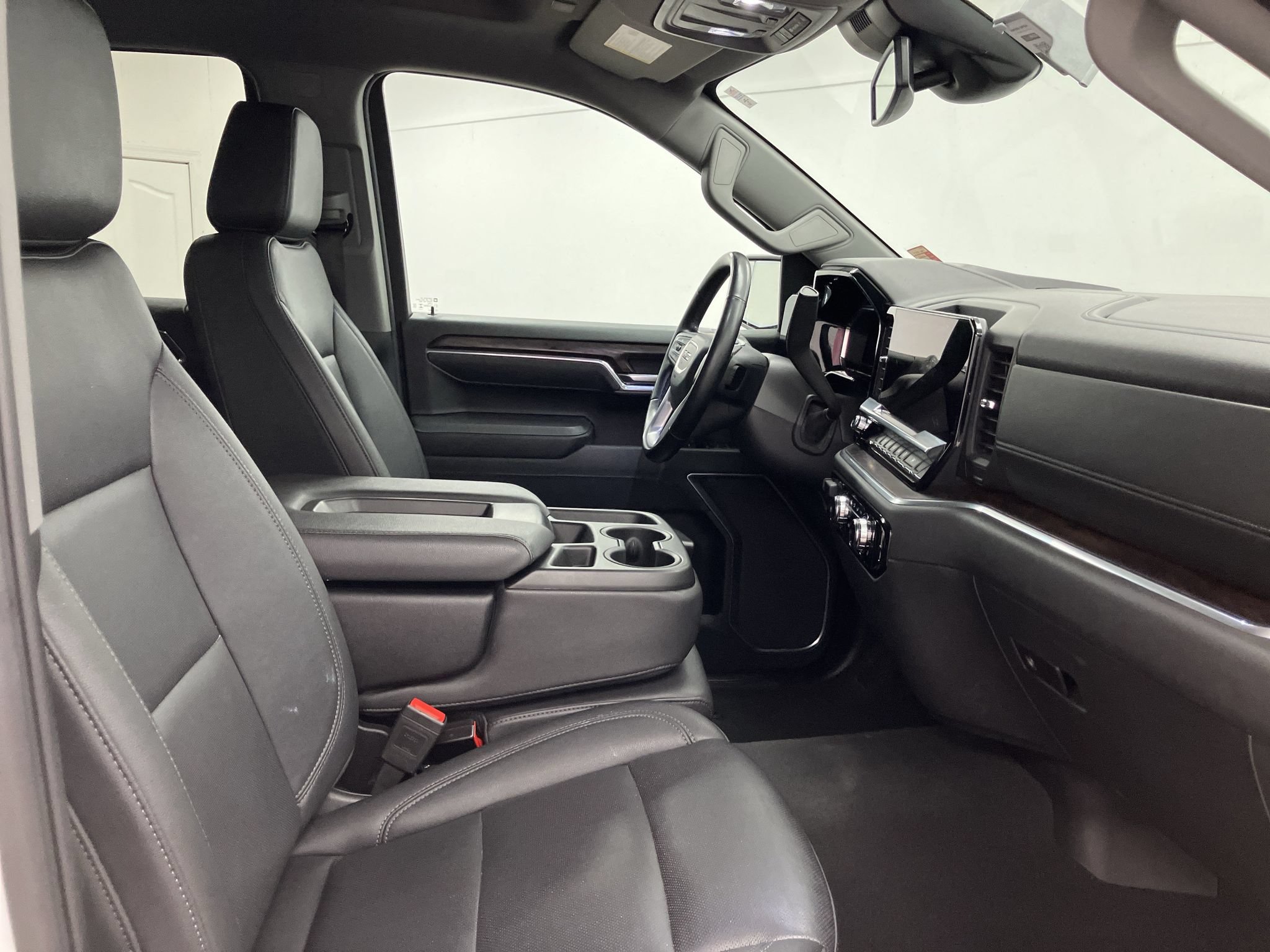 Used 2025 GMC Sierra 1500 SLT AWD/4WD image 11