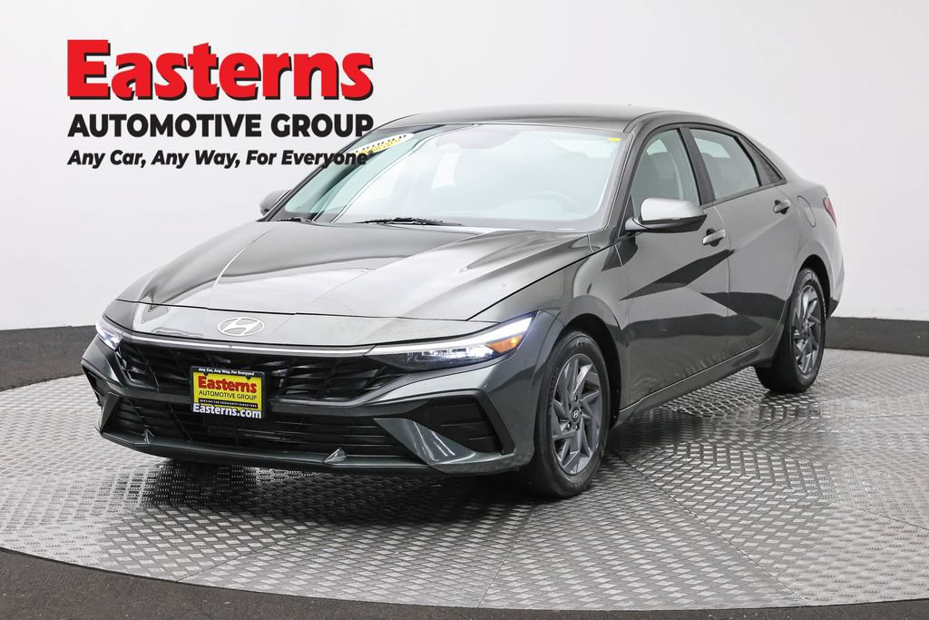 Used 2024 Hyundai Elantra SEL FWD video 1