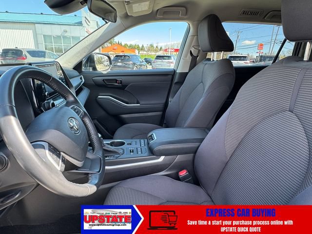 Used 2022 Toyota Highlander LE AWD/4WD image 7