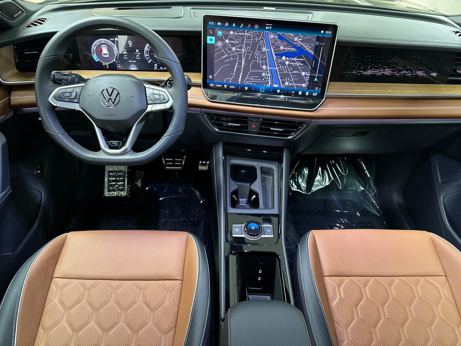 New 2026 Volkswagen Tiguan SEL R-Line AWD/4WD image 12