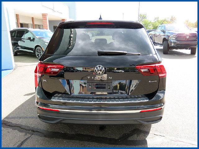 Used 2023 Volkswagen Tiguan SE AWD/4WD image 6