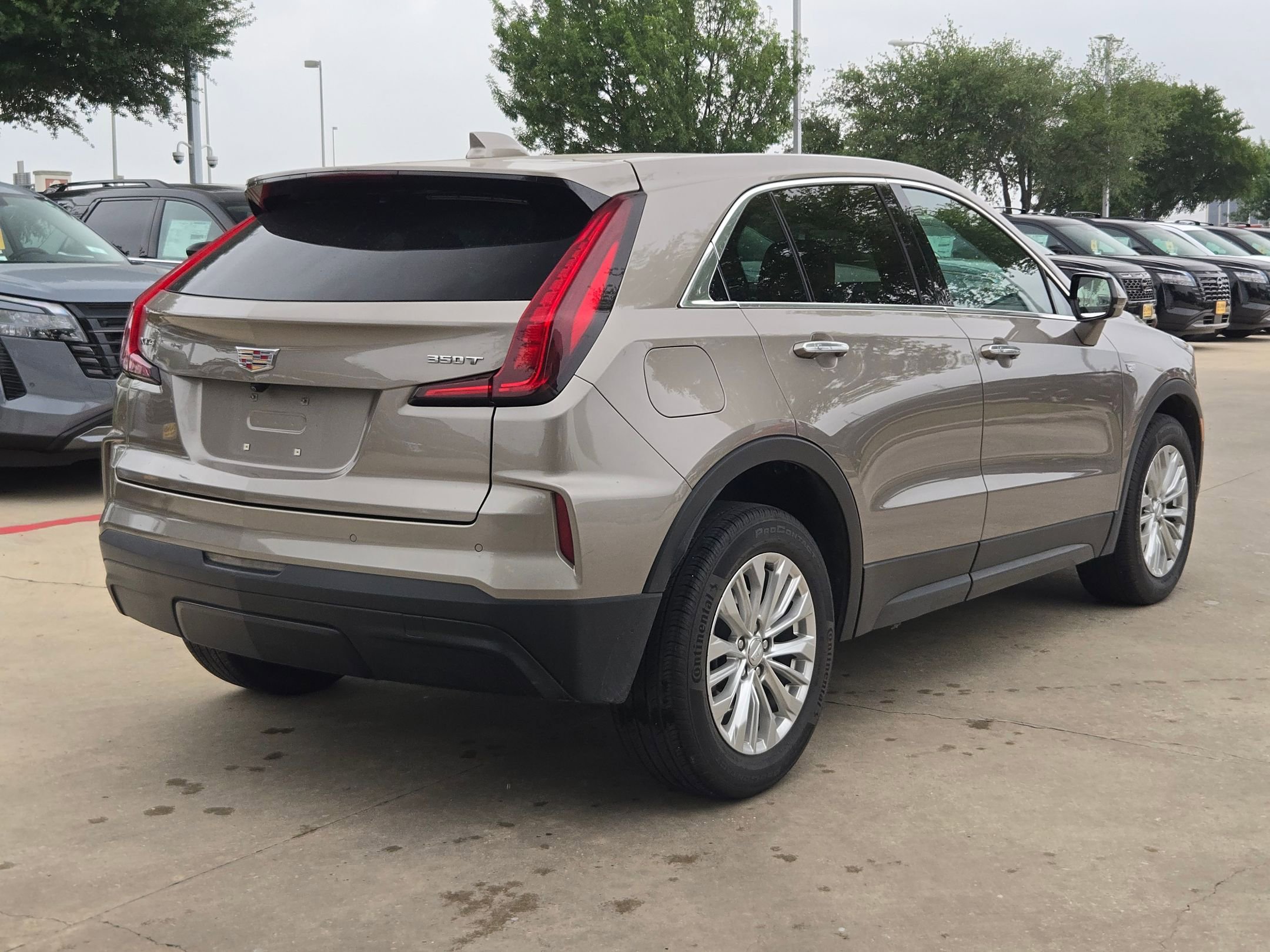 Used 2024 Cadillac XT4 Luxury w/ Cold Weather Package FWD image 3
