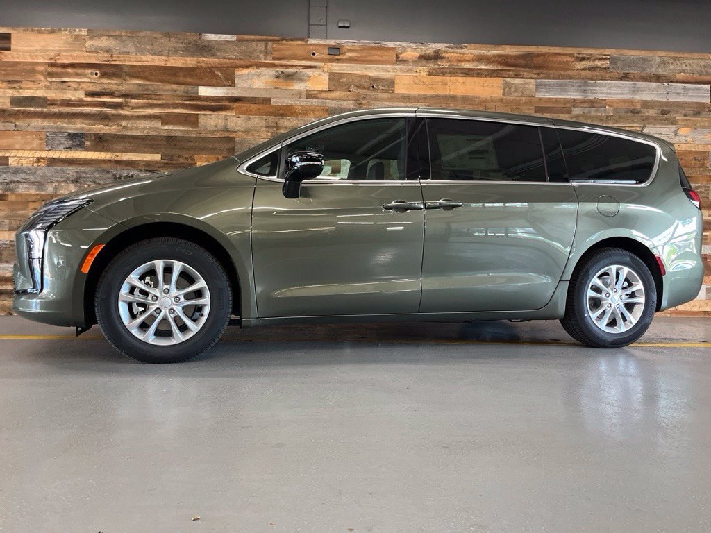 New 2027 Chrysler Pacifica Select FWD image 16
