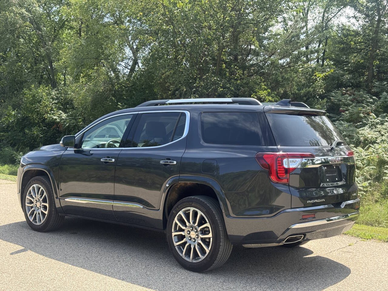 Used 2023 GMC Acadia Denali w/ Denali Technology Package AWD/4WD image 7