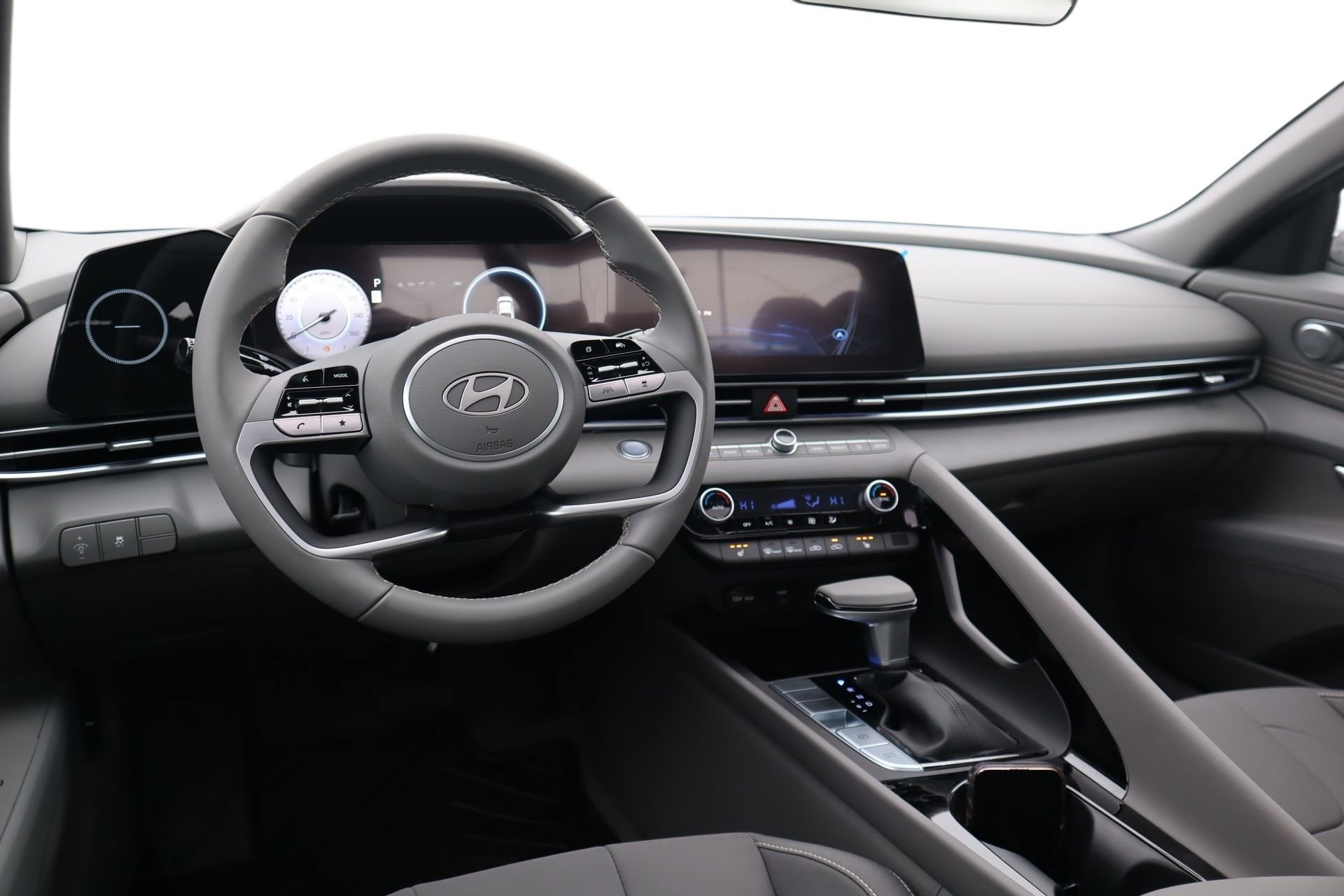 Certified 2025 Hyundai Elantra SEL image 10