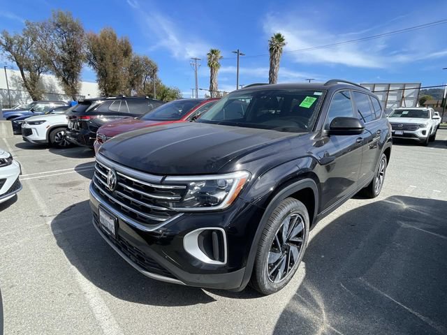 Used 2024 Volkswagen Atlas SE w/ Panoramic Sunroof Package FWD image 2