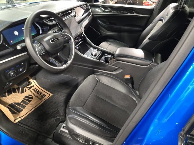 Used 2023 Jeep Grand Cherokee Trailhawk AWD/4WD image 13