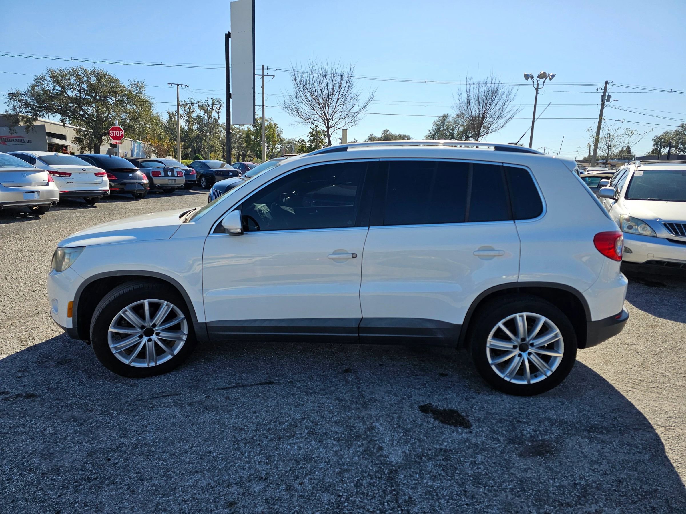 Used 2011 Volkswagen Tiguan SEL image 4