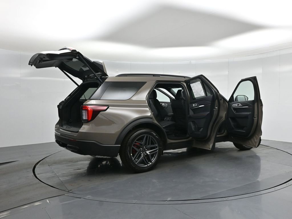 Used 2026 Ford Explorer ST-Line w/ ST-Line Street Pack RWD image 5