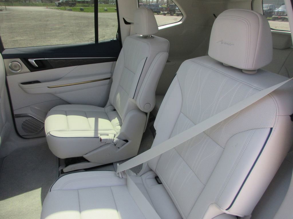 New 2026 Buick Enclave Avenir image 13