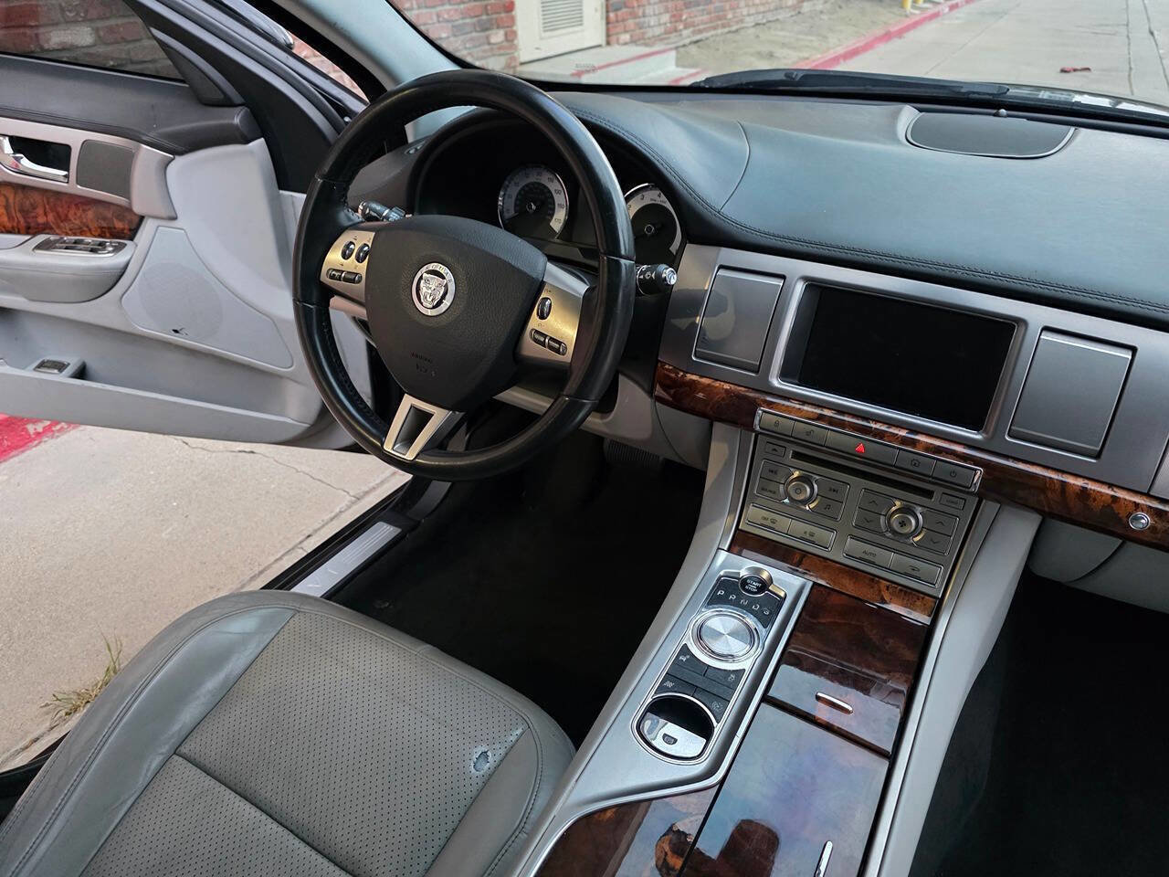 Used 2011 Jaguar XF Portfolio image 22