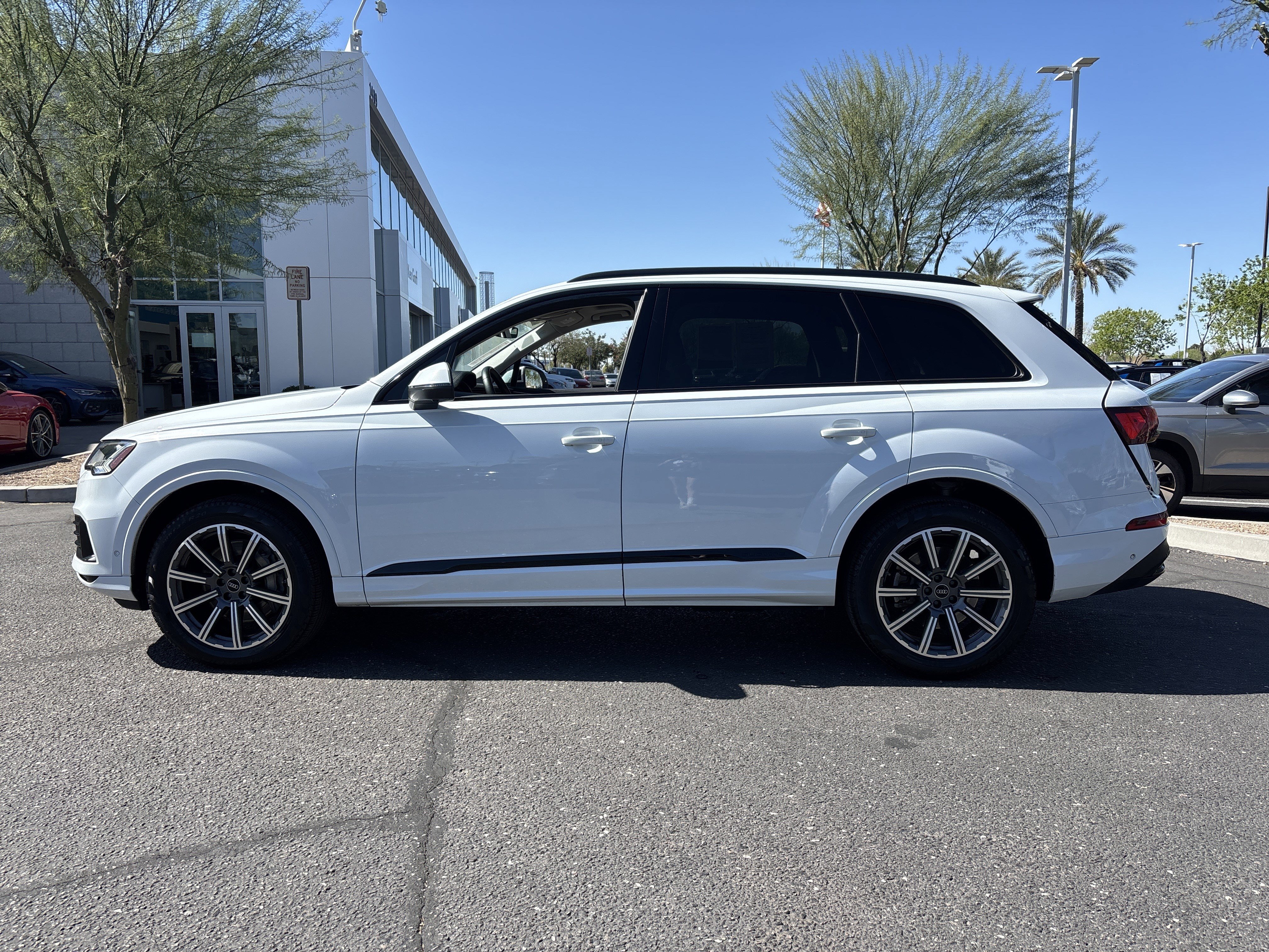 Used 2023 Audi Q7 Premium Plus w/ Premium Plus Package image 2