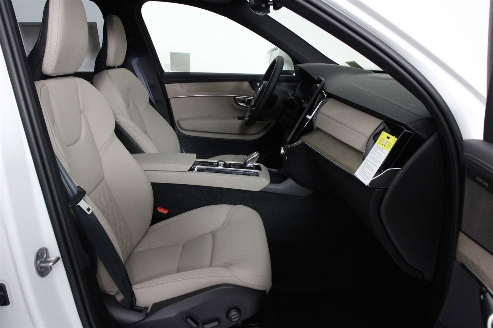 New 2026 Volvo XC90 T8 Plus image 10