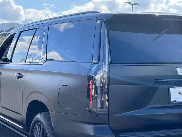 Used 2025 Cadillac Escalade ESV Sport w/ LPO, ONYX Package AWD/4WD image 13