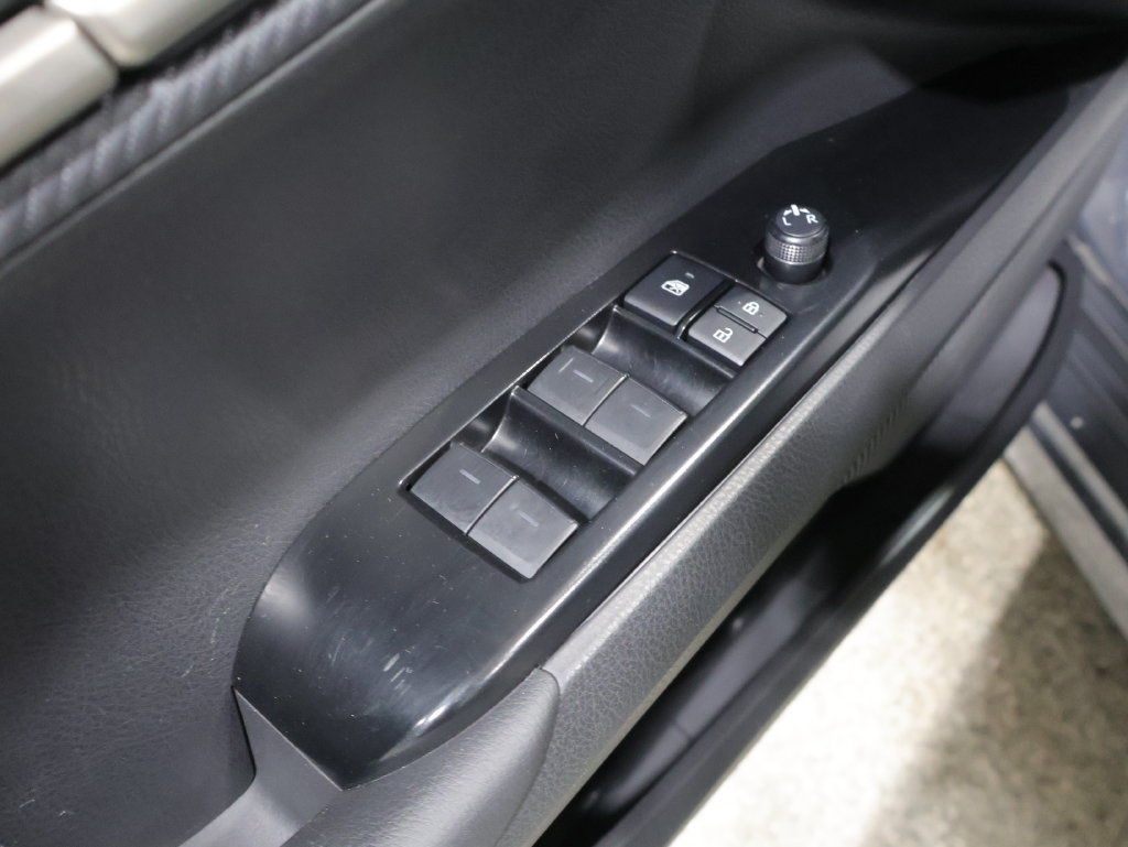 Used 2025 Toyota Camry SE FWD image 13