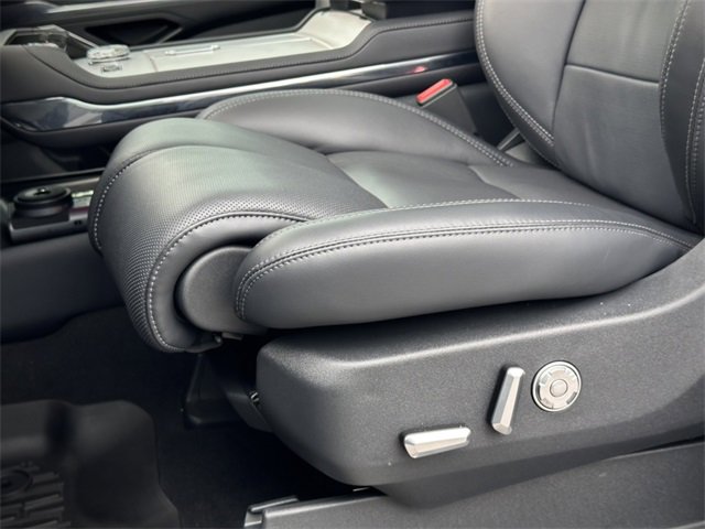 New 2025 Lincoln Navigator Reserve w/ Jet Appearance Package image 19