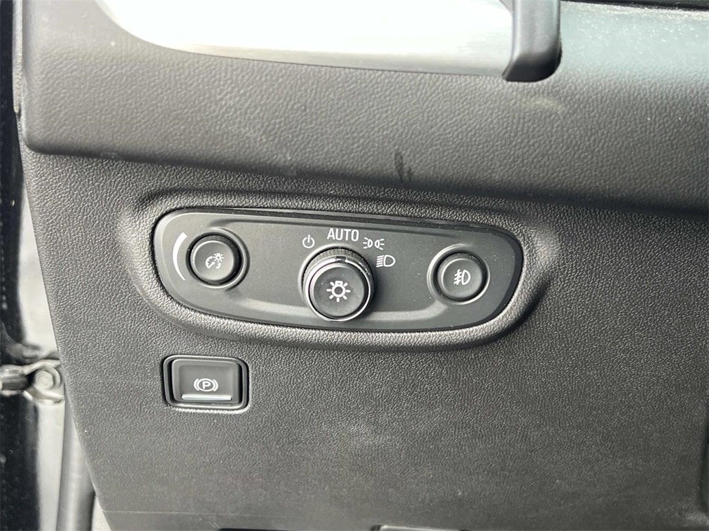 Used 2024 GMC Terrain SLT w/ Elevation Edition image 27