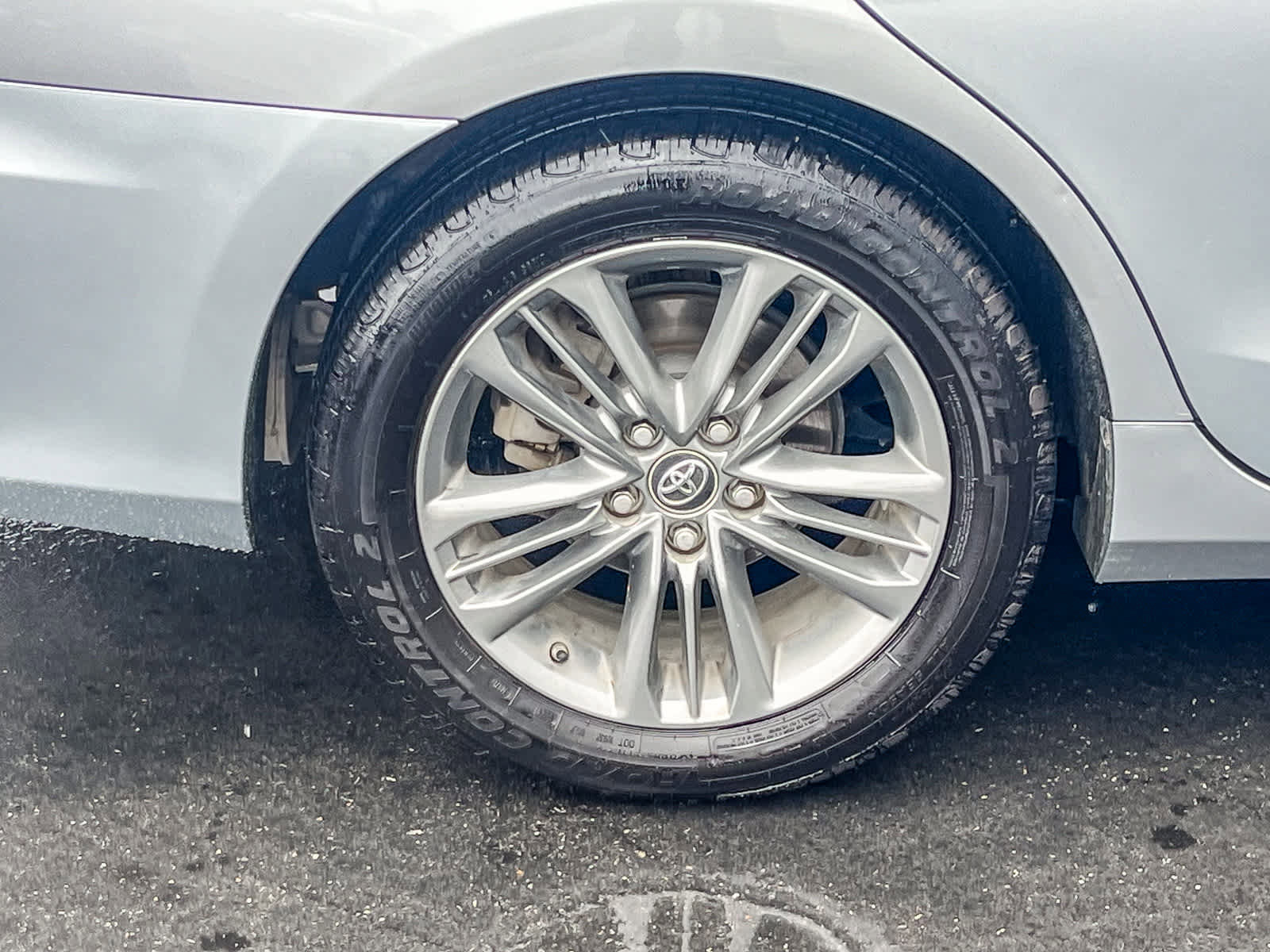 Used 2017 Toyota Camry SE image 10