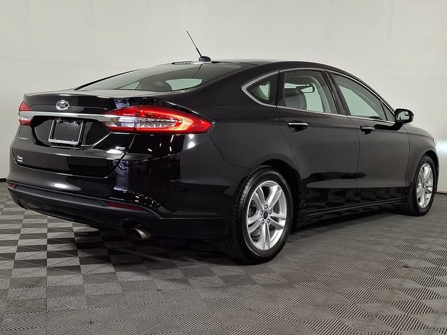 Used 2018 Ford Fusion SE w/ Fusion SE Technology Package FWD image 9